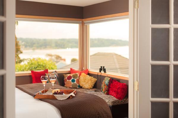 Three Tree Point Bed And Breakfast Burien Екстериор снимка