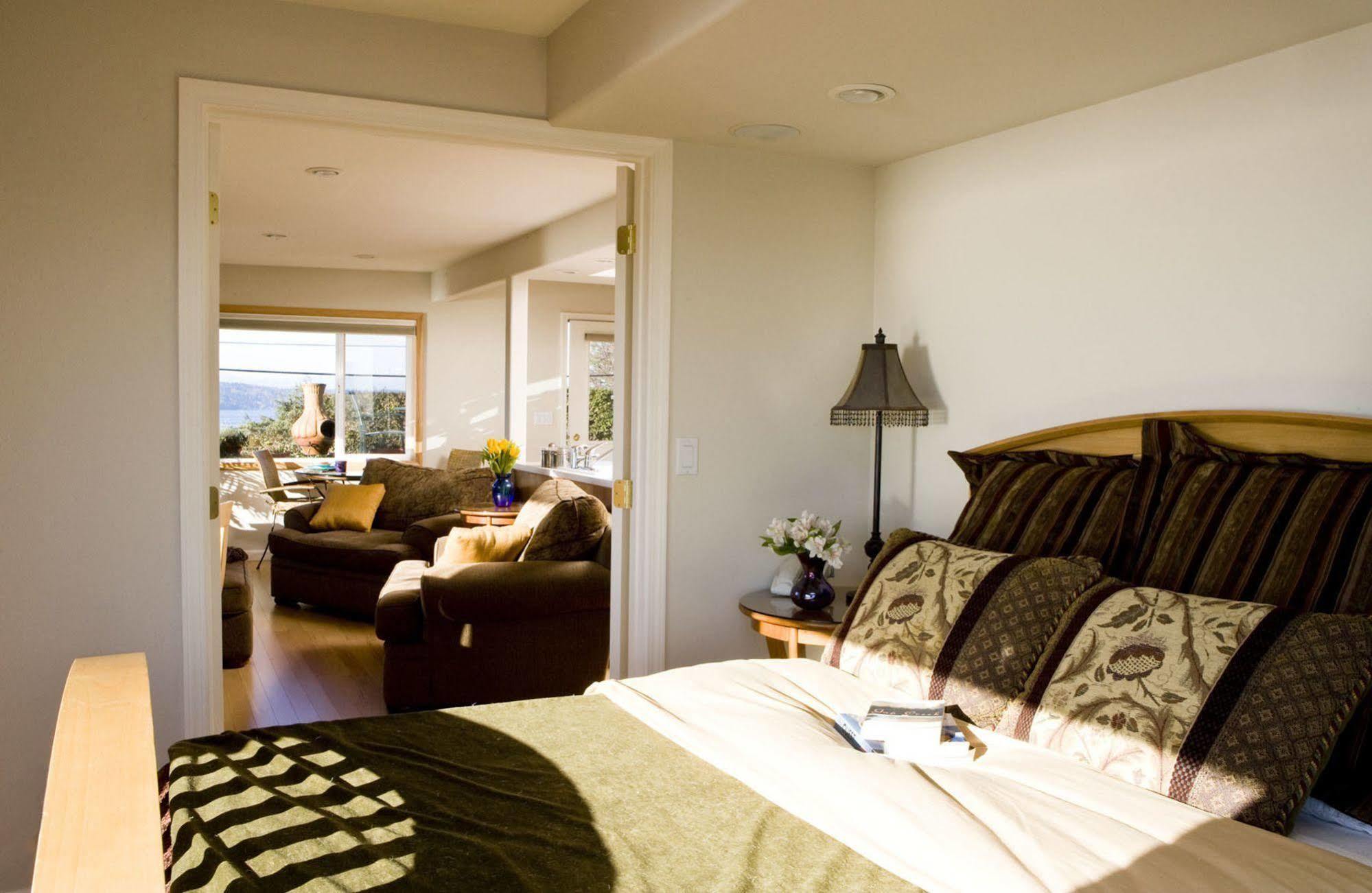 Three Tree Point Bed And Breakfast Burien Екстериор снимка