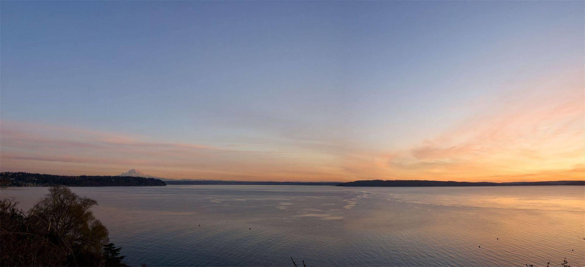 Three Tree Point Bed And Breakfast Burien Екстериор снимка